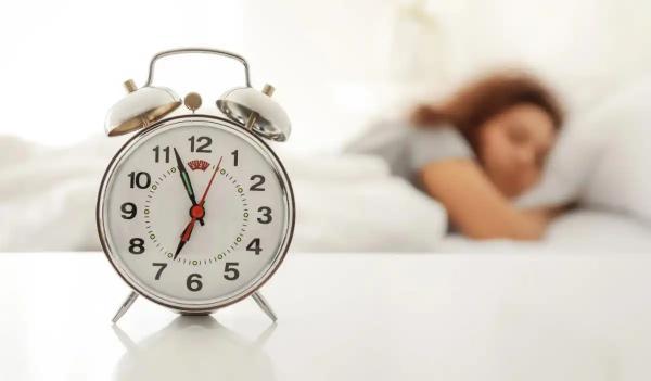 کمبود خواب و تنها 4 ساعت استراحت؟ این راه چاره 20 دقیقه ای معجزه می نماید